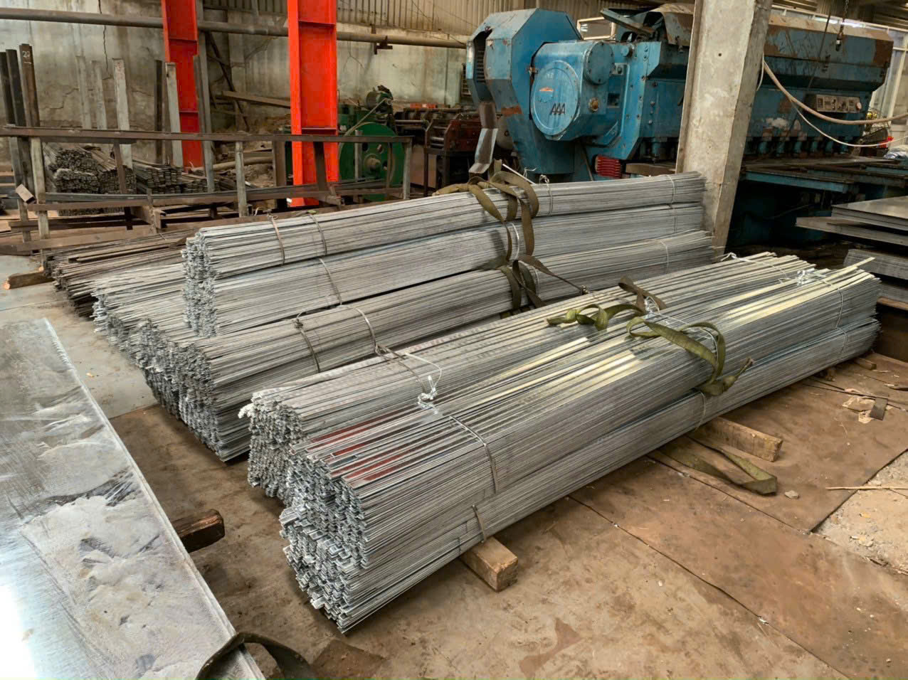 Báo giá thép la đen bo cạnh mới nhất – Quy cách & kích thước chuẩn