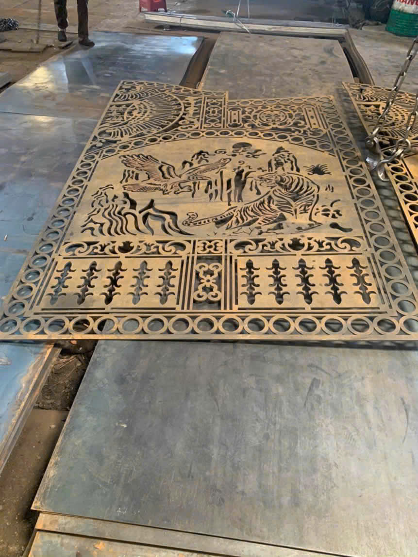 So sánh cắt laser và cắt plasma trong gia công thép tấm