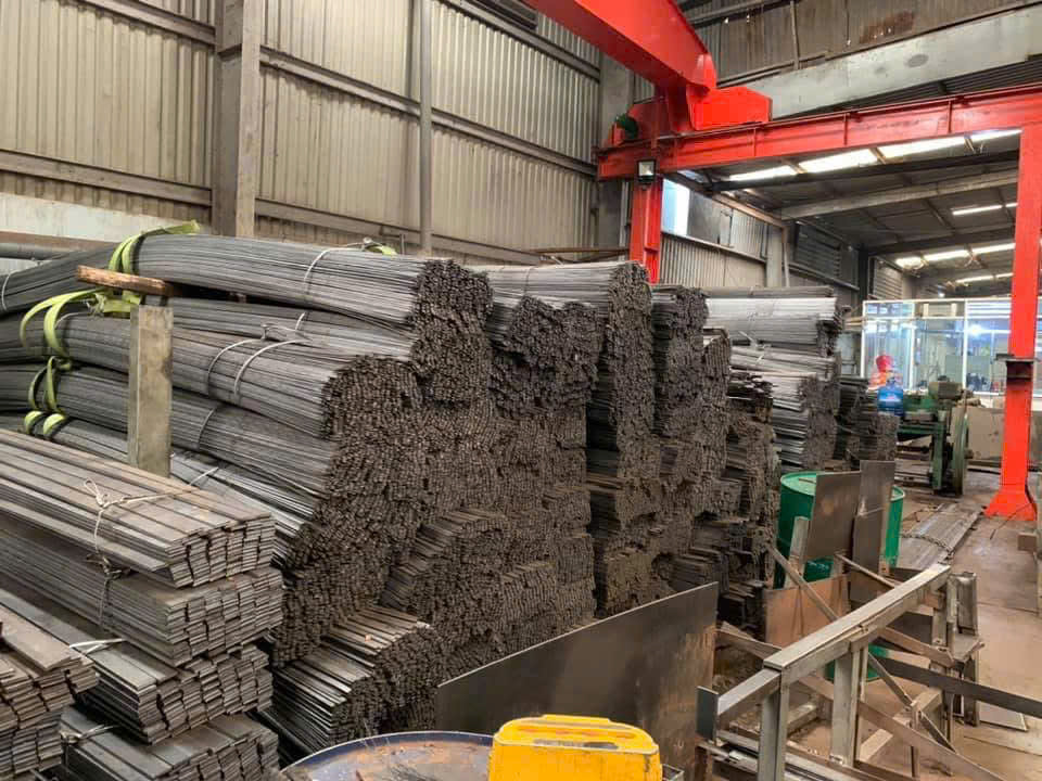 So sánh thép la đen bo cạnh với các loại thép la khác – Nên chọn loại nào?