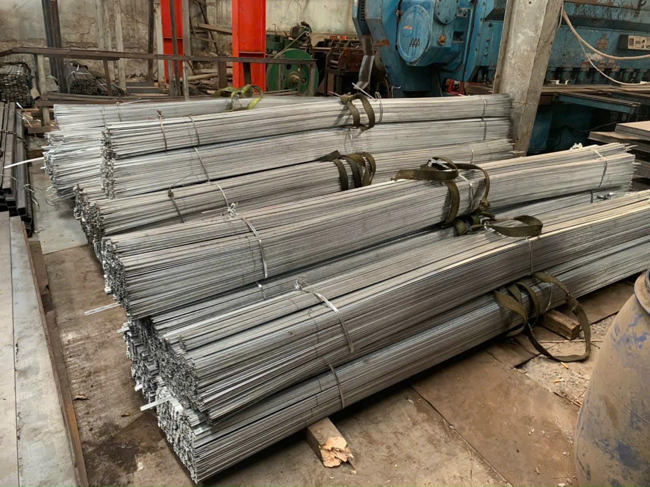 Thép la đen bo cạnh – Giải pháp vật liệu bền bỉ, thẩm mỹ cao