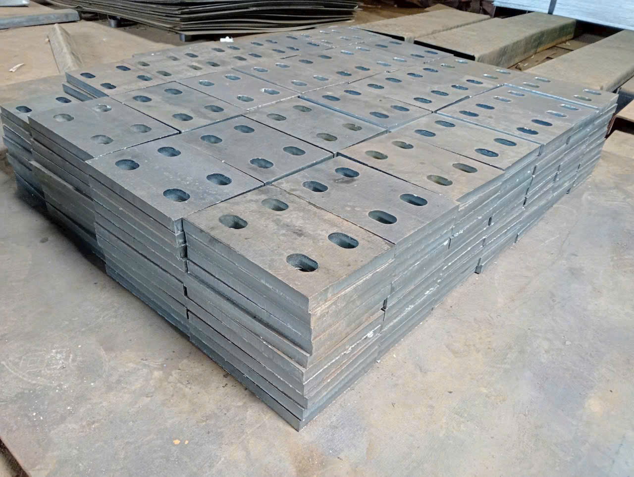 Ứng dụng của thép tấm trong xây dựng và cơ khí