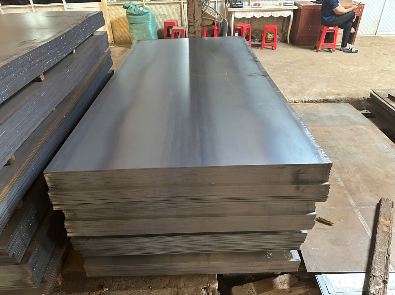 Gia công cắt thép tấm theo yêu cầu